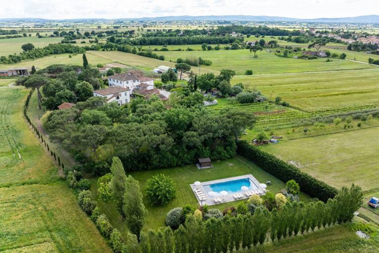 Villa with private pool, patio & barbeque — photo 4