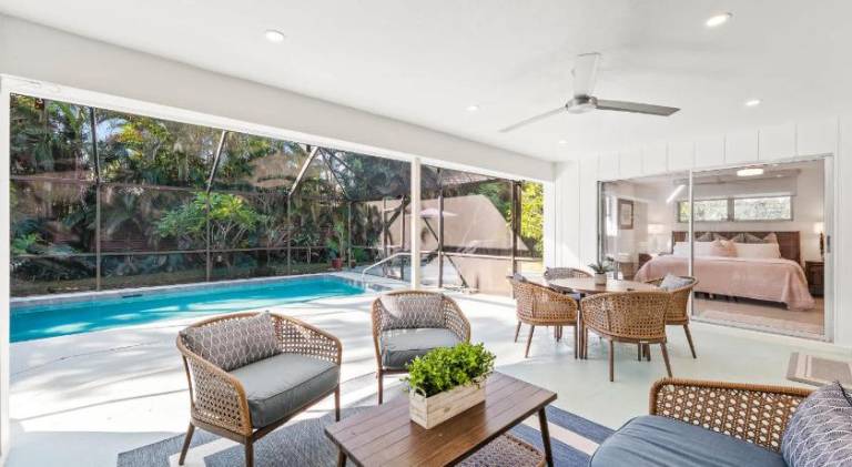 Pesaro - stylish 3BR retreat near Via Miramar Beach, beautifully renovated home with a private pool, — photo 4