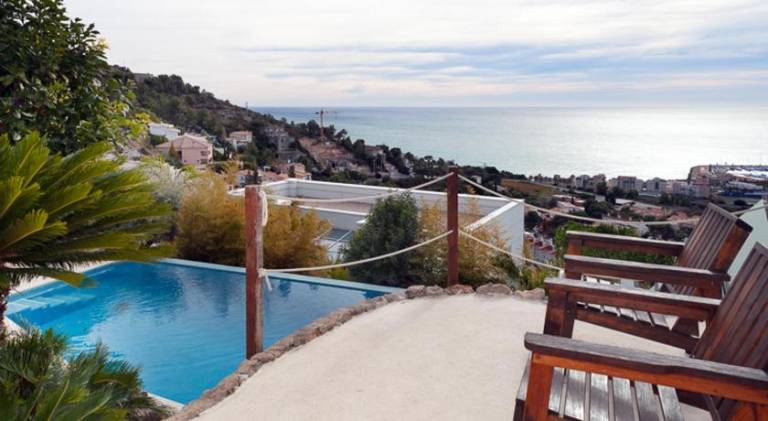 Villa with pool — photo 5