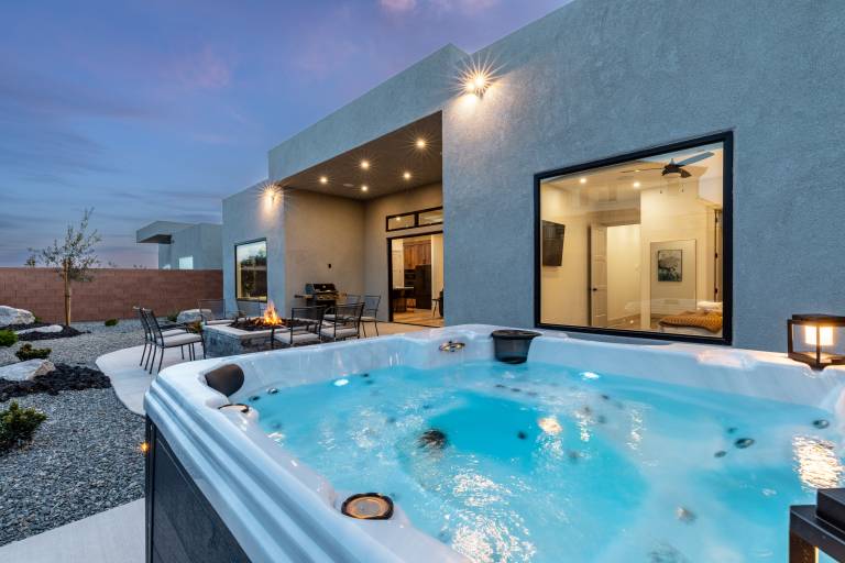 Family-oriented house with hot tub & barbeque | Pets are welcome in Washington, UT