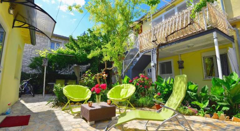 Rental apartment with terrace, garden & BBQ | Next to Diocletian's Palace — photo 3