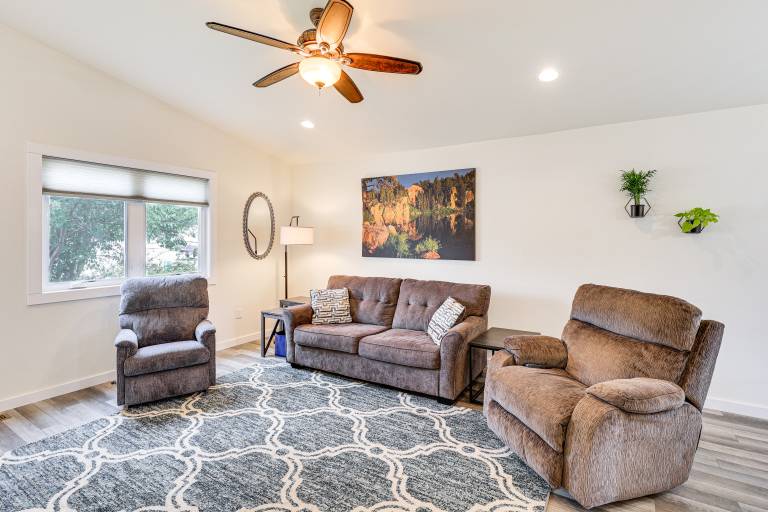 Newly Built Rapid City Retreat  1 Mi to Dtwn — photo 4