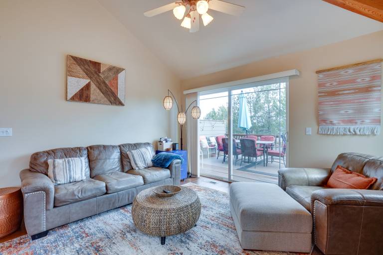 Pet-Friendly Townhome w/ Hot Tub in Redmond! — photo 4