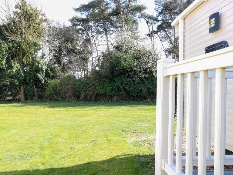 Family-oriented cottage with yard | Pets allowed — photo 2
