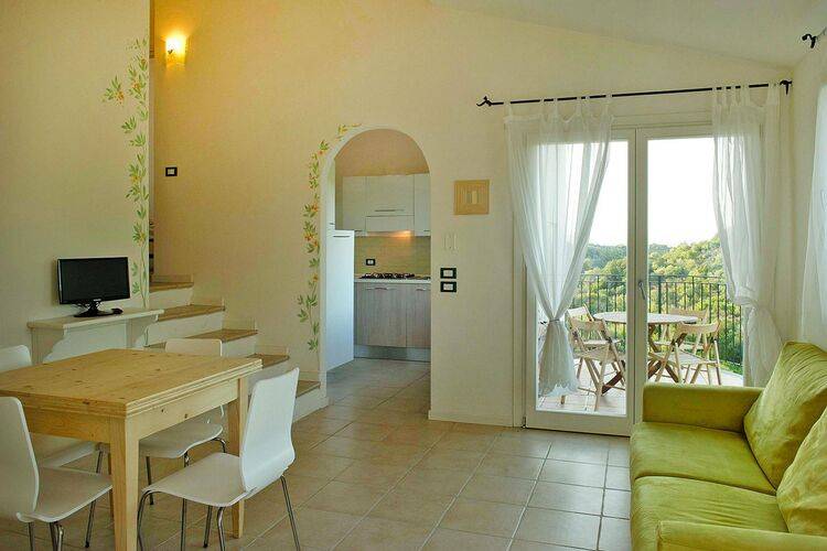 Child-friendly wonderful apartment with patio, yard & pool | Beach nearby | Pets allowed — photo 5