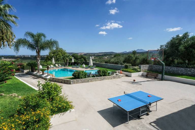 Villa with garden & pool — photo 5