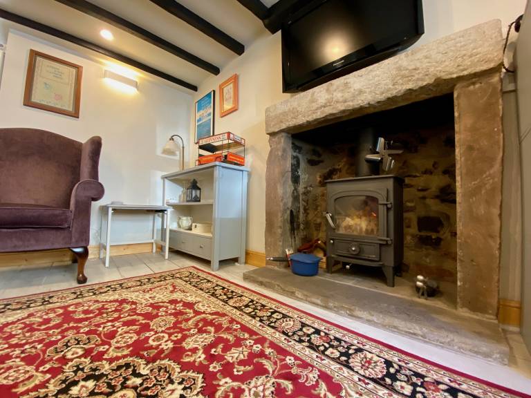 Family-oriented cottage with yard & terrace | Pets are welcome in Matlock