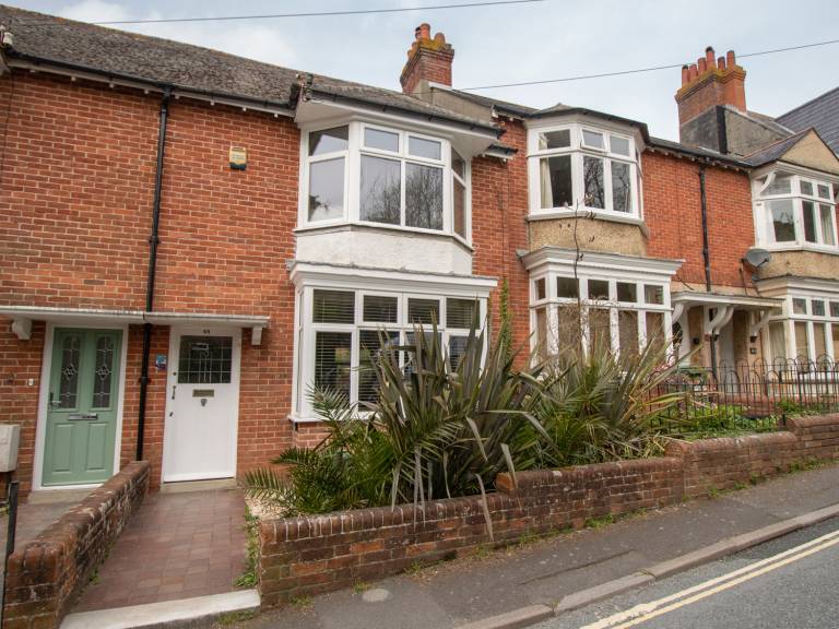 Family-oriented cottage with yard | Beach view | Close to the beach | Pets allowed in Weymouth