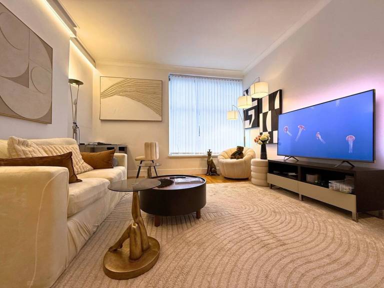 LuxuryLondonStays - Cosy Mayfair Hideout on Prestigious Street — photo 5