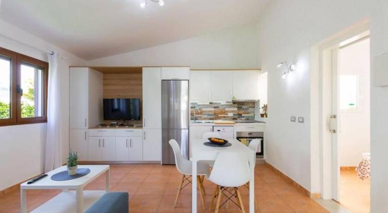 House with patio, BBQ & private pool | Pet-friendly — photo 2