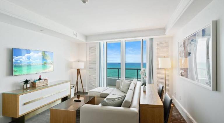 Oceanfront Ritz-Carlton 1 Bedroom Luxury Residence — photo 2