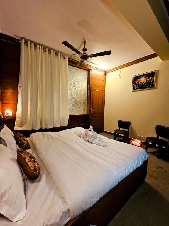 Holiday apartment with 4 rooms for 9 persons in Mussoorie