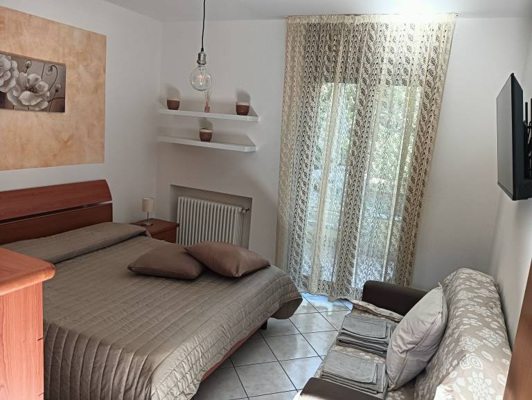 Rental apartment with yard | Garden view — photo 3