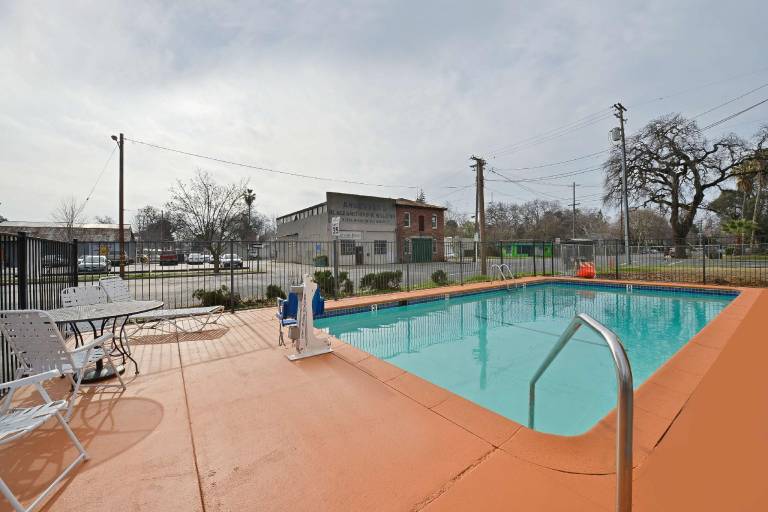 Americas Best Value Inn Chico — photo 2