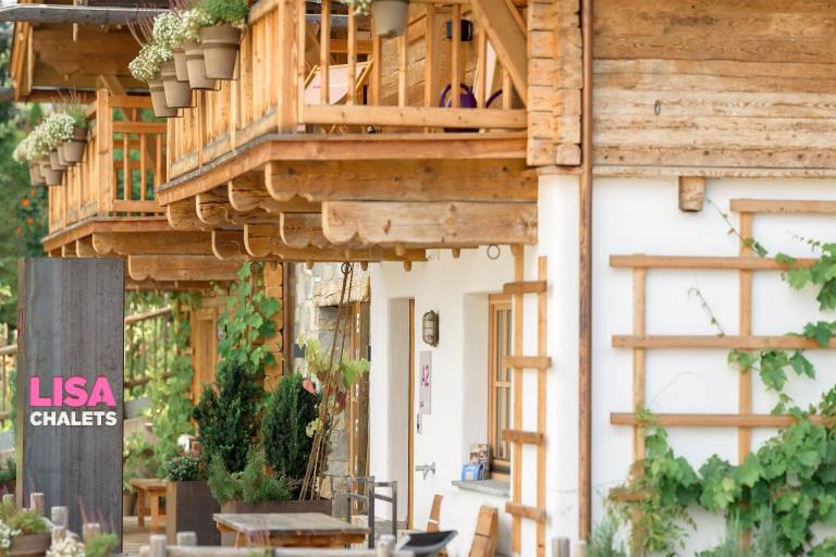 Chalet with patio, sauna & BBQ | Next to the ski | Pets are welcome — photo 3
