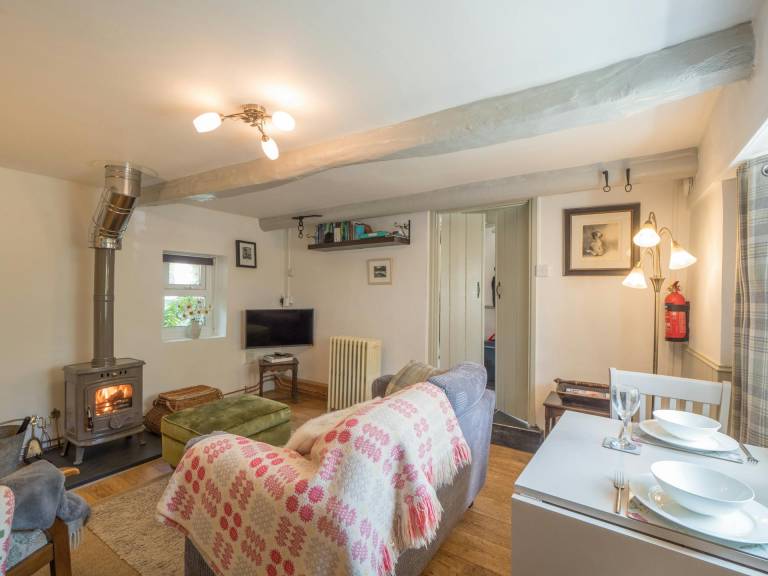 Cottage with jacuzzi, terrace & yard — photo 4