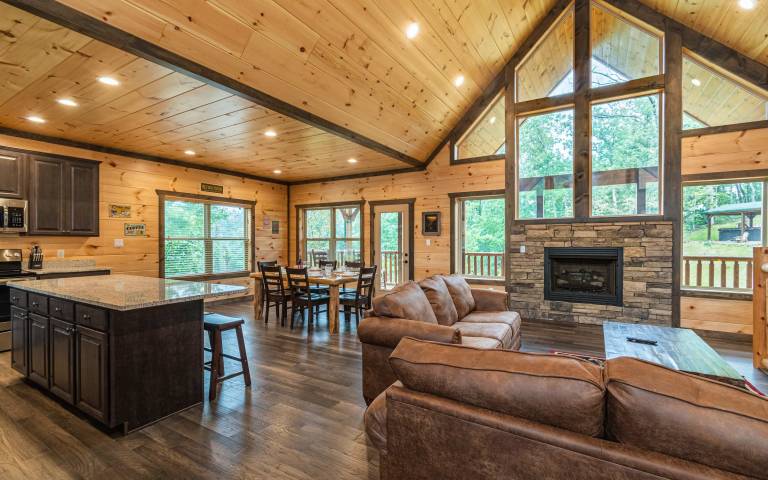 New 3BR Hot Tub Game Room 3 King Suites in Gatlinburg, TN