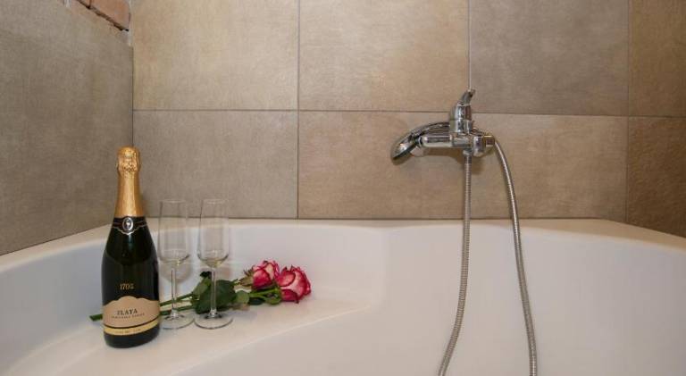 Apartment with jacuzzi | Next to Ljubljana Castle | Pet-friendly — photo 5