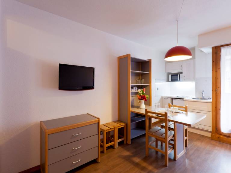 Cozy studio with south balcony, WiFi, pets allowed — photo 4