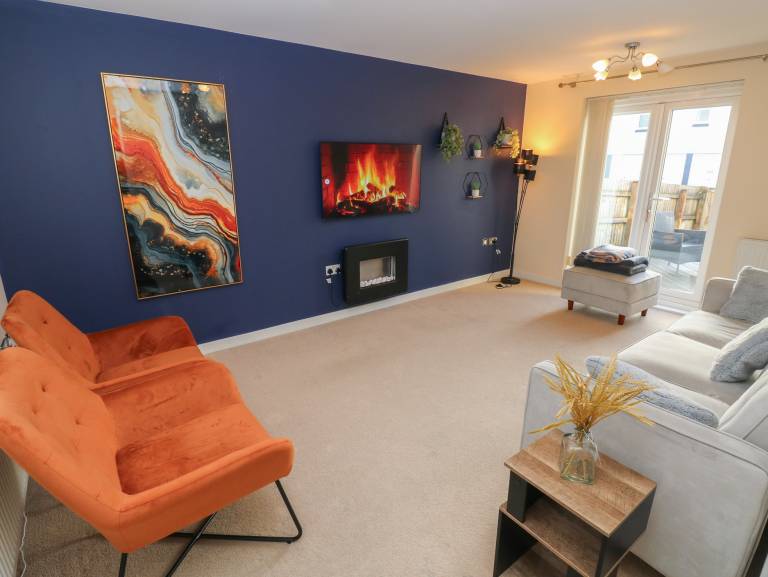 Cottage with yard — photo 3