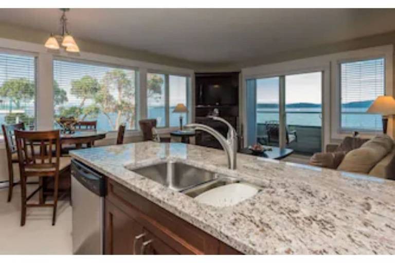 Condo Ladysmith