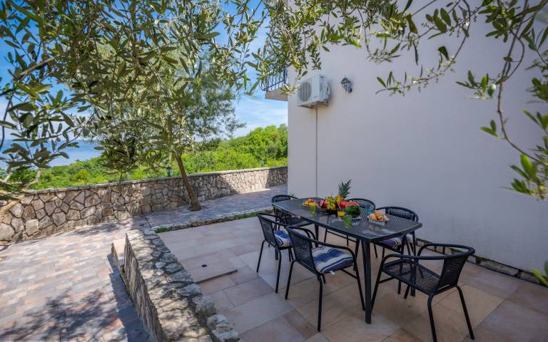 Family-friendly wonderful apartment with patio, BBQ & pool | Sea view | Dogs allowed — photo 5