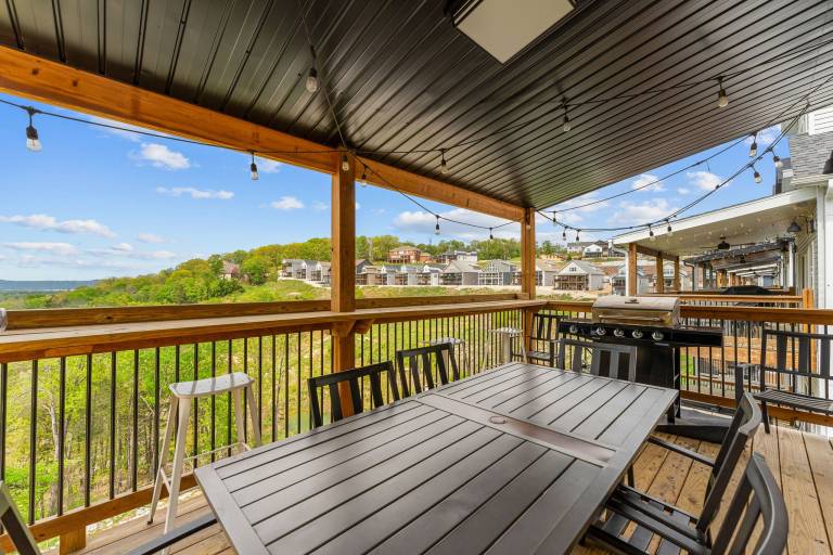 Vacation home with barbeque & pool — photo 5