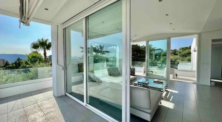 Villa with pool & hot tub — photo 4