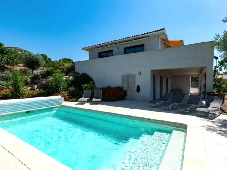 Villa with yard, barbecue & terrace in Zonza