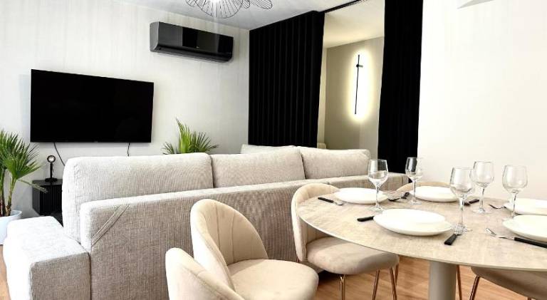 Charming apartment with hot tub | Close to Market Square | Pets allowed — photo 3