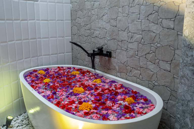 Villa with jacuzzi, pool & barbeque — photo 4