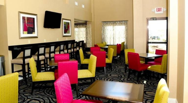 Holiday Inn Express & Suites Marion Northeast By IHG — photo 4