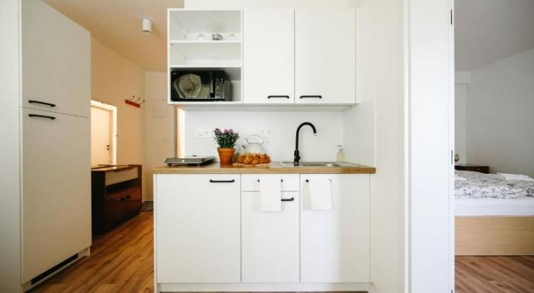 Serviced apartment with patio — photo 3