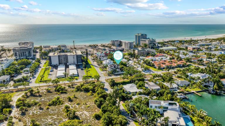 Family-oriented house with private pool, hot tub & grill | Water view | Beach nearby | Dogs allowed — photo 2