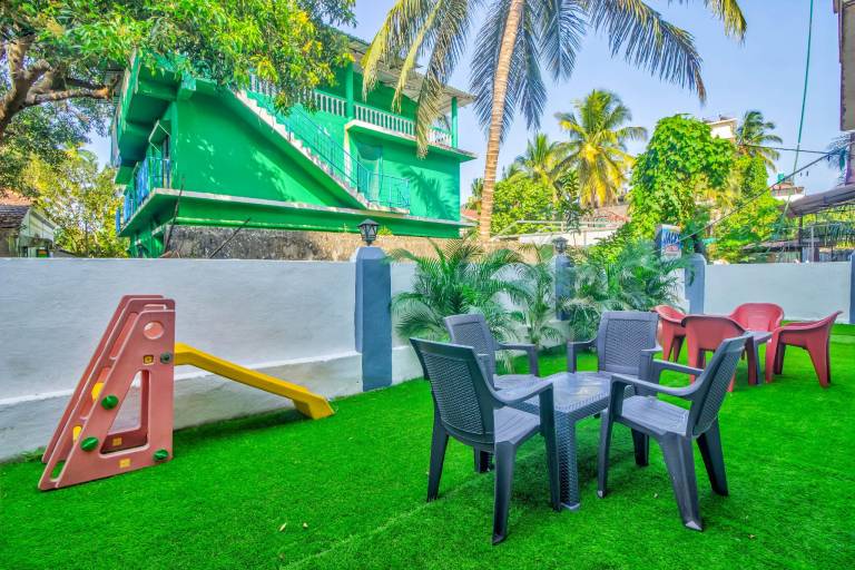 Serviced apartment with yard & terrace — photo 3