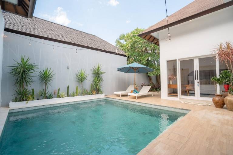 Villa with pool & yard | Perfect for remote work | Pets are welcome — photo 5