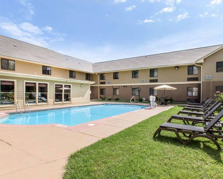 Comfort Inn & Suites - near Robins Air Force Base Main Gate — photo 3