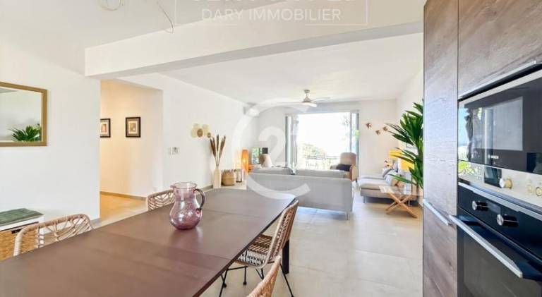 Holiday apartment with yard & terrace — photo 4