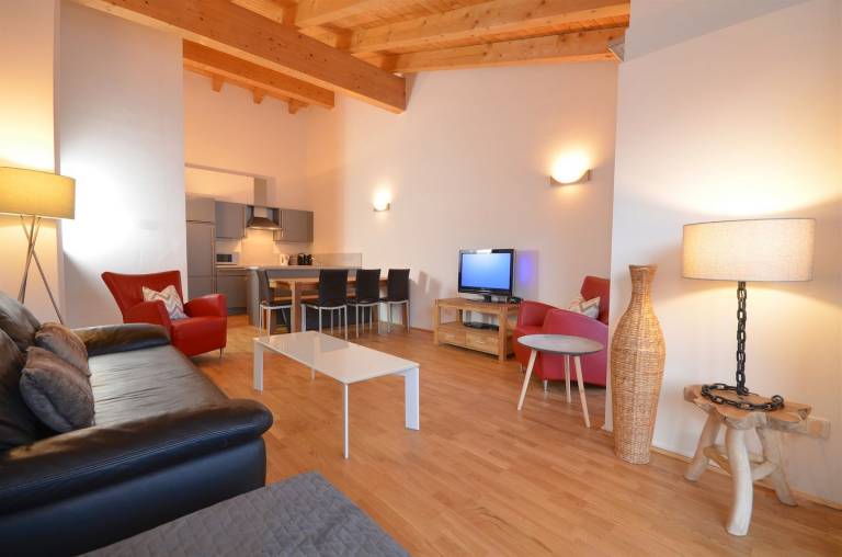 Bright, modern apartment, wonderful location with stunning views — photo 3