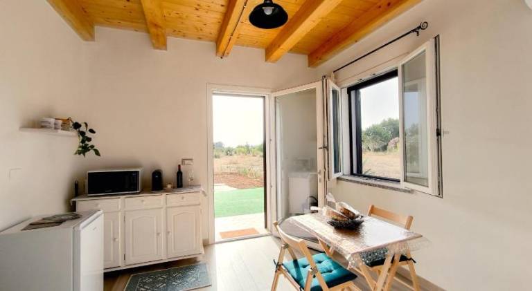 Vacation home with yard — photo 2