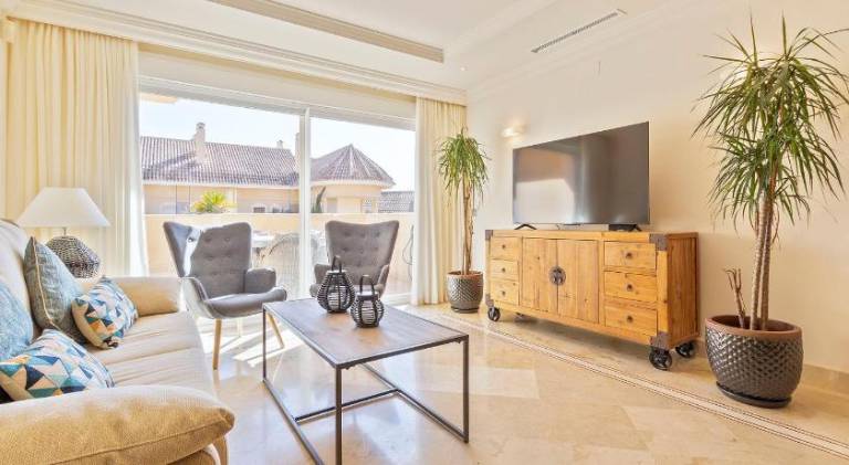 Holiday apartment with pool & jacuzzi | Pets allowed in Marbella