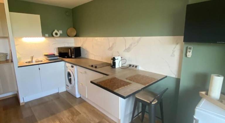 Rental apartment with terrace | Pets allowed in Balaruc-les-Bains