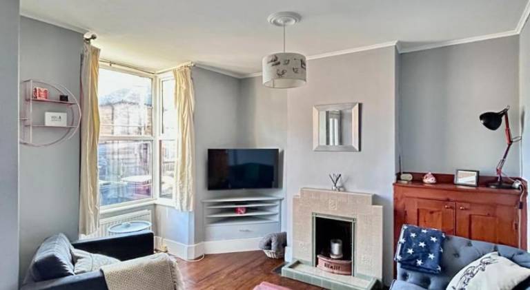 Charming 2 Bed Terrace in Central Caversham in Reading