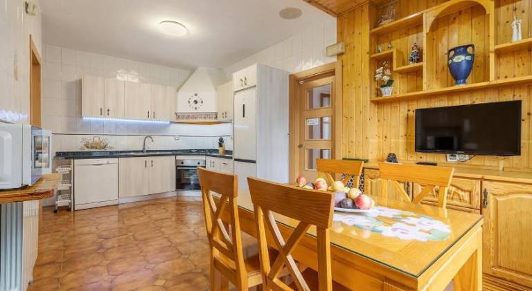 Fully equipped house with private pool, yard & patio | Suitable for remote work | Pet-friendly — photo 3