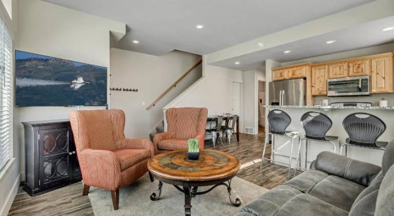 Nice vacation home with yard | Pets are welcome — photo 2