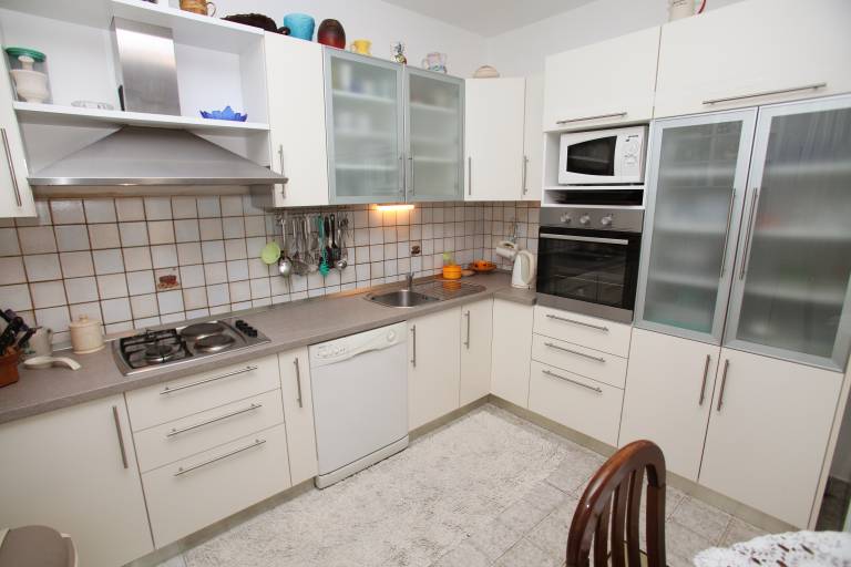 Three bedroom apartment with terrace and sea view Trogir (A-15011-a) — photo 5