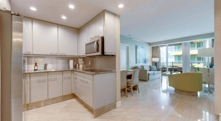 Oceanfront Retreat- South Beach Pool Amenities — photo 3
