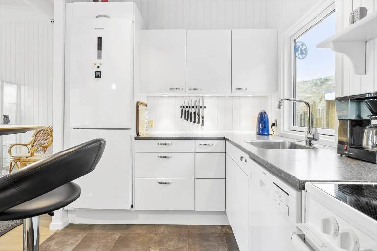 Fully equipped big vacation home with patio, grill & sauna | Sea view | Close to the beach | Dogs allowed — photo 5