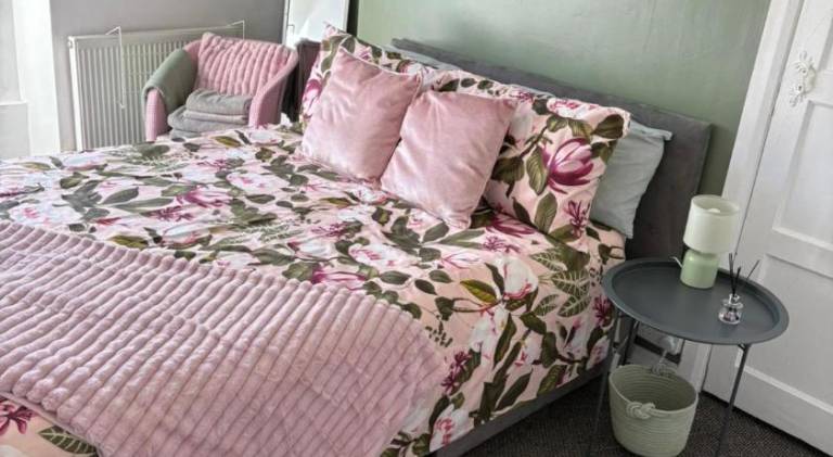 Ample serviced apartment | Next to the beach | Pets allowed in Swansea