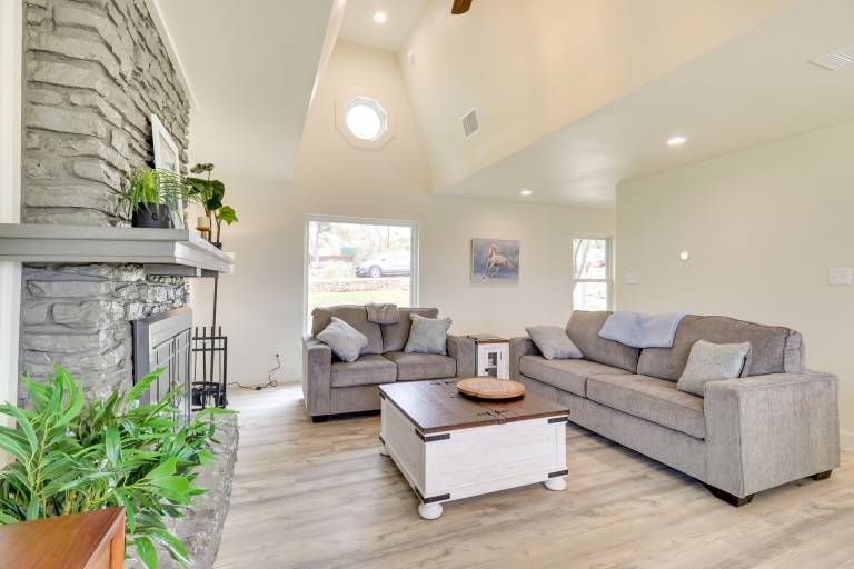Serene Burnet Getaway w/ Buchanan Lake Views! — photo 5